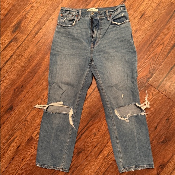 A&F Straight High-Rise Jeans - Picture 3 of 4